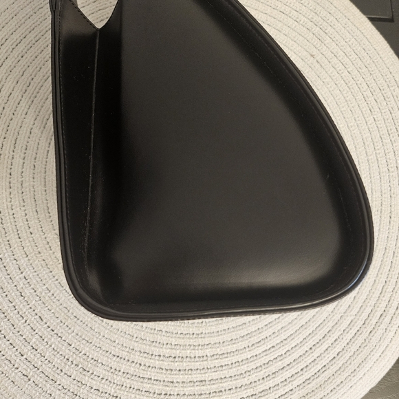 ✨ Louis Vuitton Minuit Shoulder Bag – Epi Noir Vintage ✨ - Picture 6 of 9